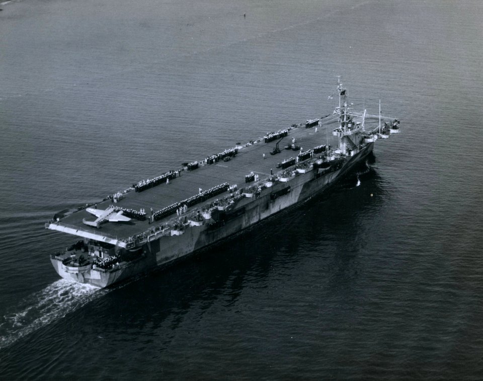 USS Tulagi (CVE-72) underway off Boston, Massachusetts (USA), on 16 August 1944 (80-G-282656)