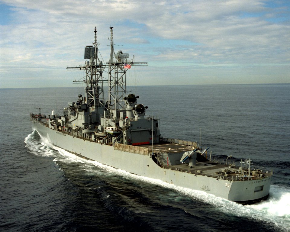 USS Truxtun (CGN-35) underway off San Diego (USA) on 3 January 1989 (6450112)