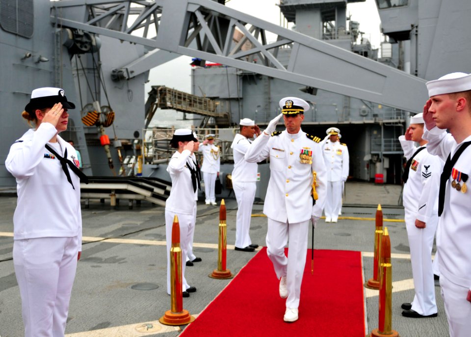 USS Tortuga 120712-N-CG241-071