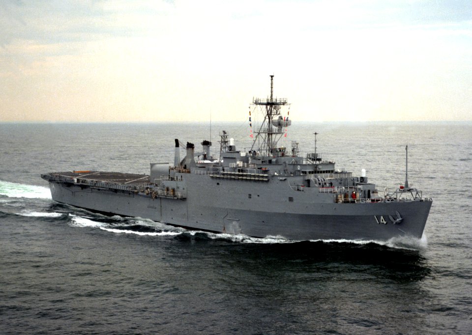 USS Trenton (LPD-14) underway in the Atlantic Ocean on 1 May 1986 (6440401)
