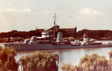 USS Trippe (DD-403) steaming down the Anacostia River on 18 July 1940 (80-G-K-14443)