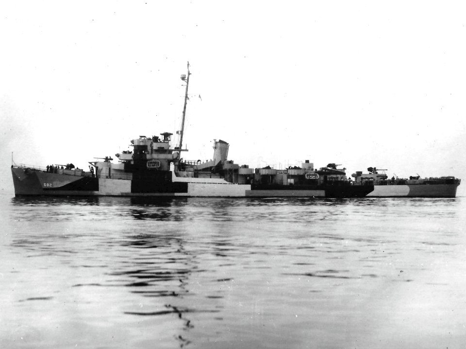 USS Underhill (DE-682) underway, circa in 1945 (80-G-382857)