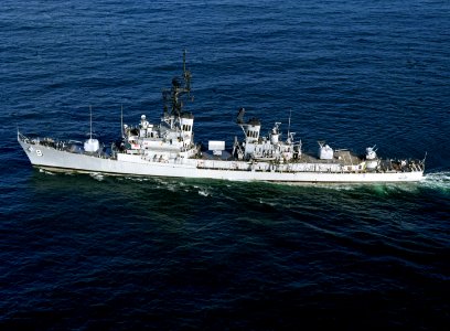 USS Towers (DDG-9) underway in the Pacific Ocean off southern California (USA), on 16 January 1976 (6403786)