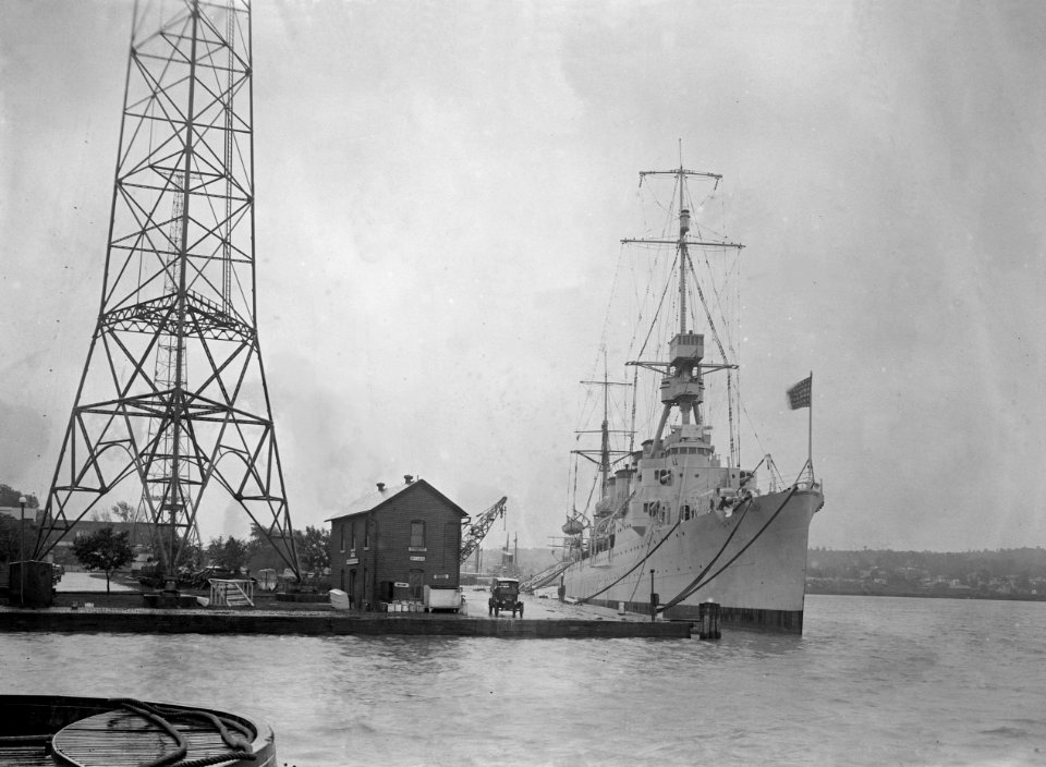 USS Trenton (CL-11) at the Washington Navy Yard on 29 September 1924 (npcc.26262)