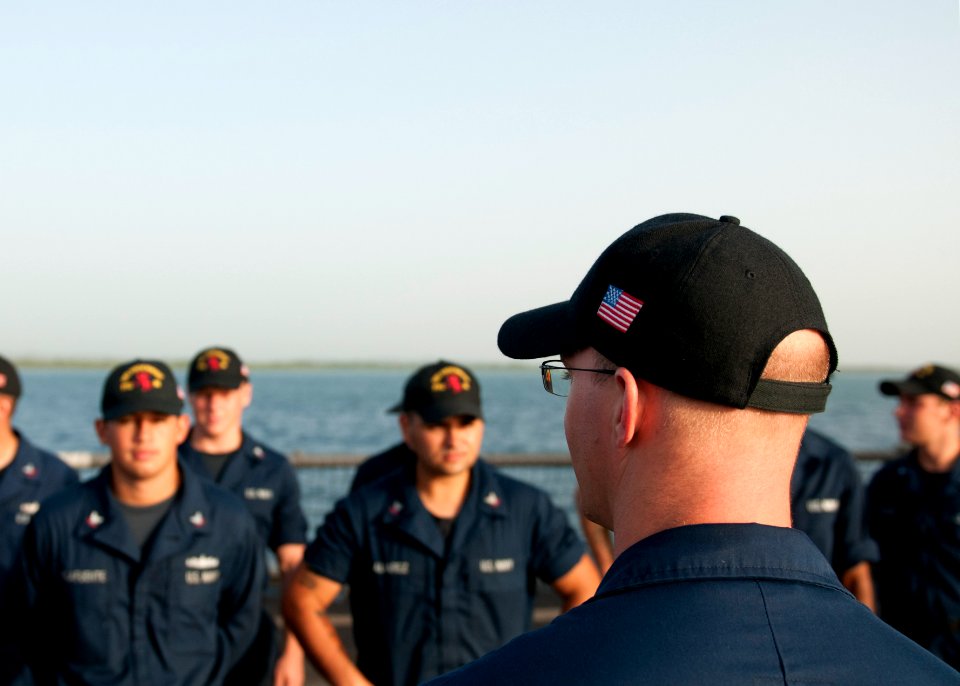 USS Underwood arrives in Guantanamo Bay 120718-N-NL541-010