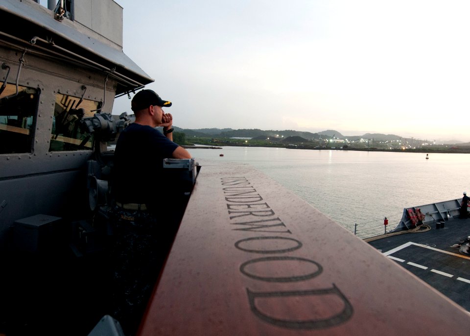 USS Underwood 120709-N-NL541-084
