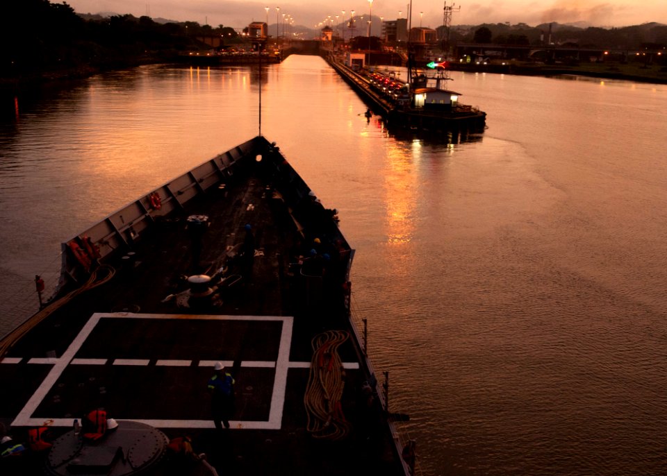 USS Underwood (FFG 36) approaches the Miraflores lock of the Panama Canal 120709-N-NL541-143