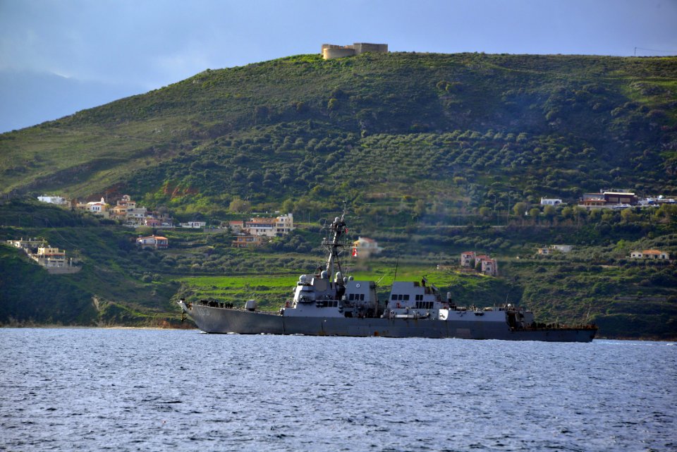 USS Truxtun departs Crete 140306-N-MO201-169