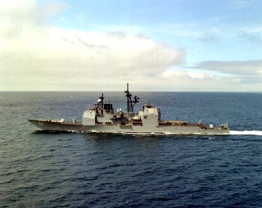 USS Valley Forge (CG-50) underway off the coast of San Diego on 4 April 1987 (6429623)