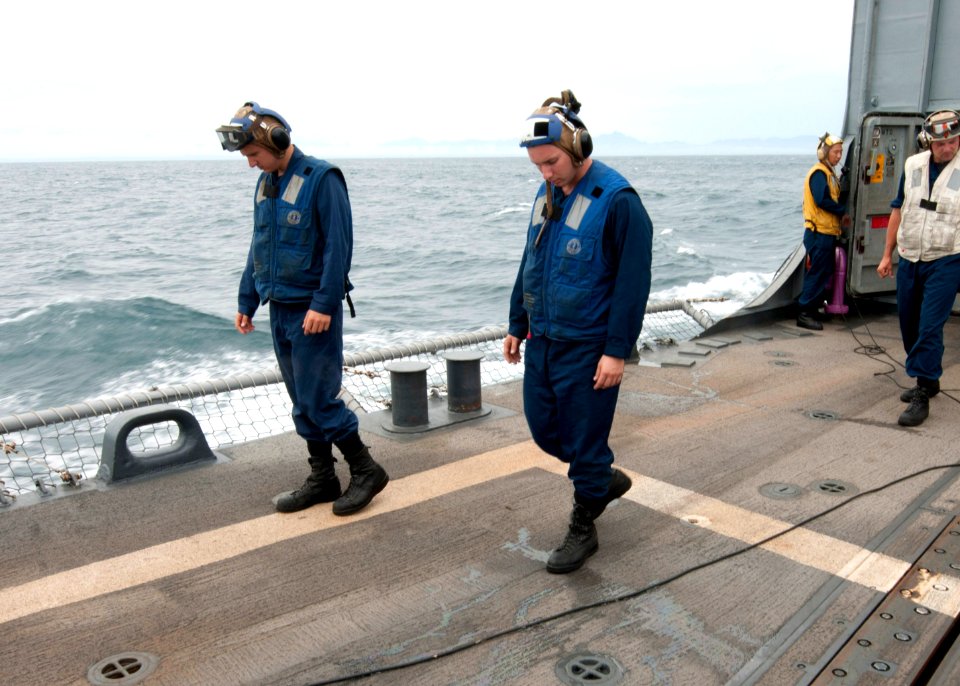 USS Underwood 120724-N-NL541-045