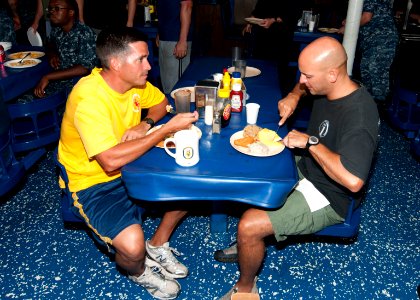 USS Underwood sailors eat breakfast 120728-N-NL541-030