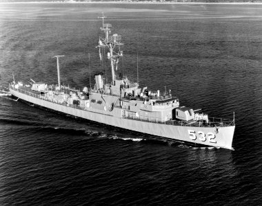 USS Tweedy (DE-532) undeerway in Pensacola Bay, Florida (USA), on 4 December 1958 (USN 1112454)
