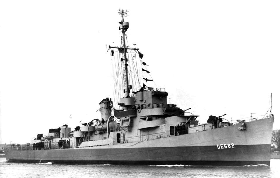 USS Underhill (DE-682) underway, circa in late 1943