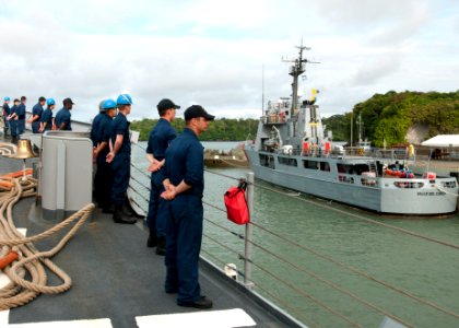 USS Underwood departs Bahia Malaga, Colombia 120704-N-NL541-096