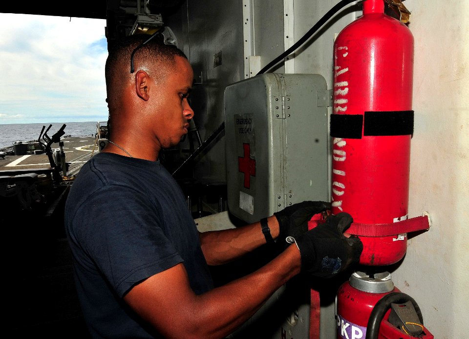 USS Underwood participates in Southern Seas 2012, Operation Martillo 121017-N-ZE938-094