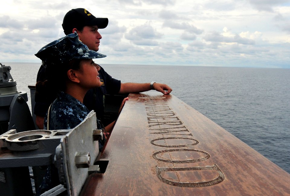 USS Underwood takes part in Operation Martillo 121016-N-ZE938-138