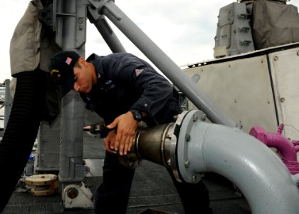 USS Underwood 121008-N-NL541-125