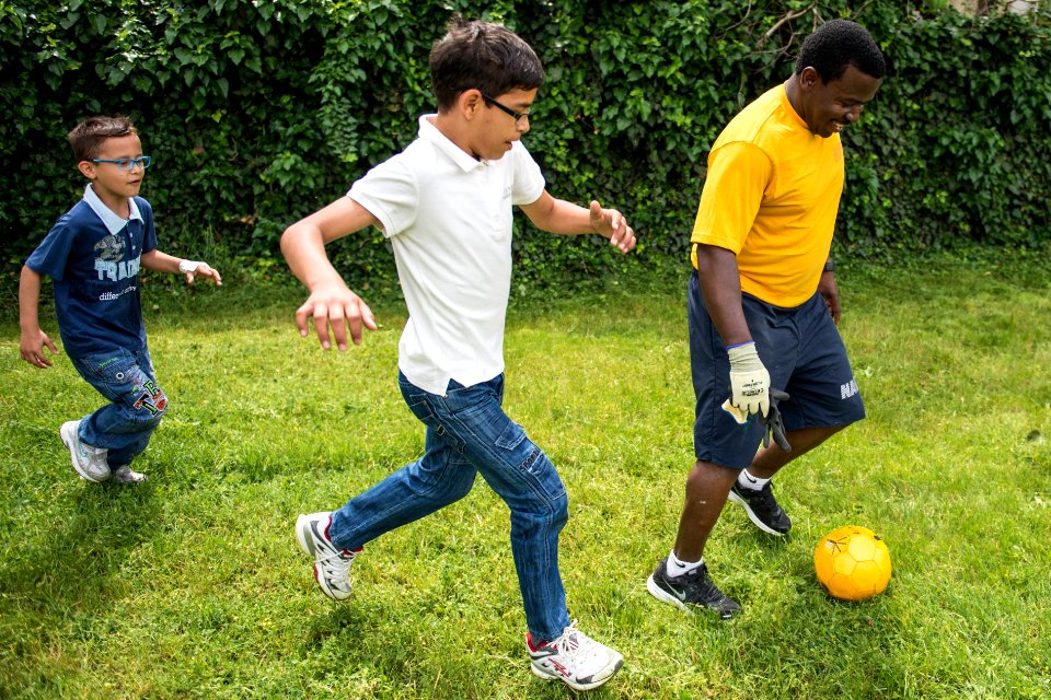 USS Vella Gulf sailors participate in community relations project 140604-N-KE519-144