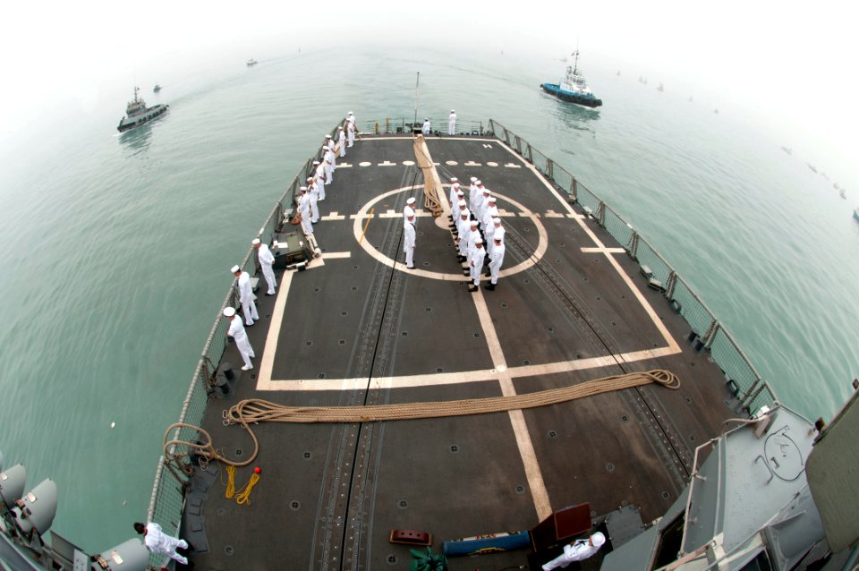 USS Underwood in Peru 120512-N-NL541-110
