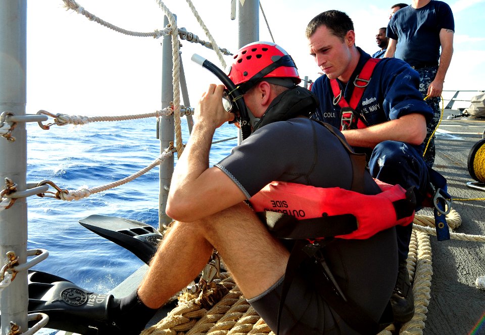 USS Underwood participates in Martillo, Southern Seas 121022-N-ZE938-127