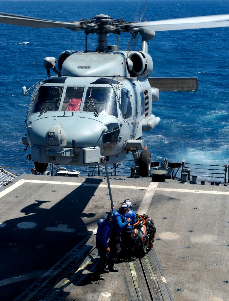 USS Vandegrift vertical replenishment training exercise 141029-N-AG657-144
