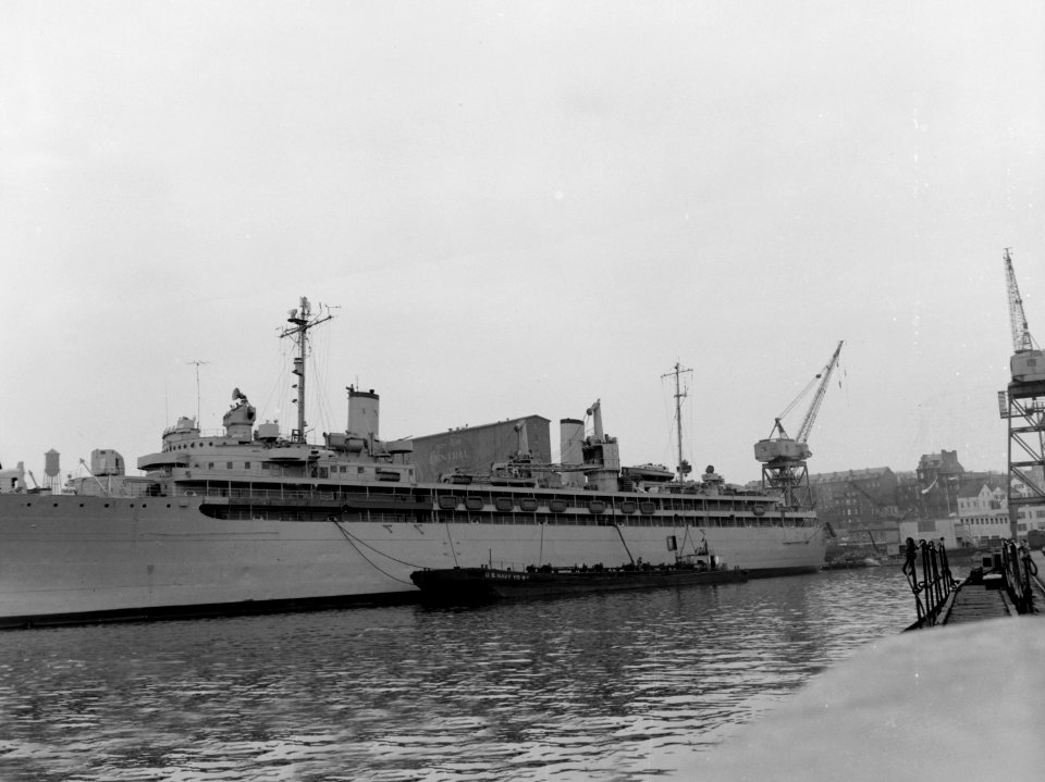USS Vulcan (AR-5) at the New York Naval Shipyard in November 1952 (7575382)