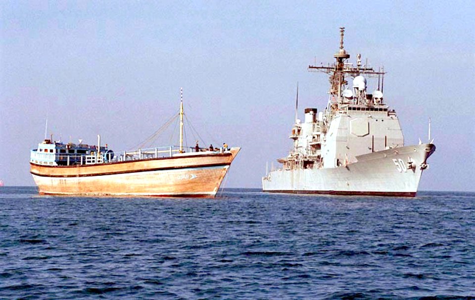 USS Valley Forge (CG-50) at sea on 1 November 1996 (6518469)