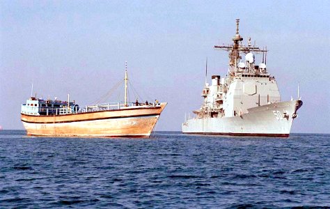 USS Valley Forge (CG-50) at sea on 1 November 1996 (6518469) photo
