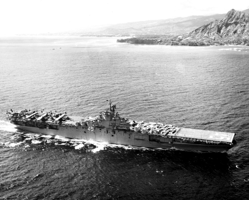USS Valley Forge (CV-45) rounds Diamond Head, Oahu, on 17 May 1949 (NH 96935)