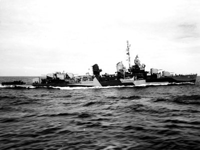 USS Wadsworth (DD-516) underway in the Pacific Ocean in 1944