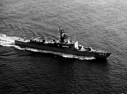 USS Voge (DE-1047) underway off Rhode Island, circa in early 1971 (NH 107494) photo