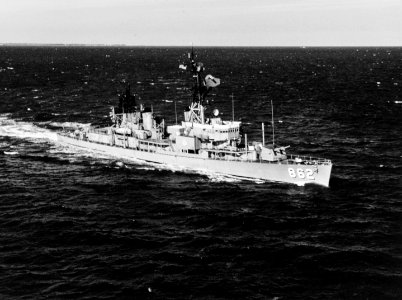 USS Vogelgesang (DD-862) underway on 1 December 1971