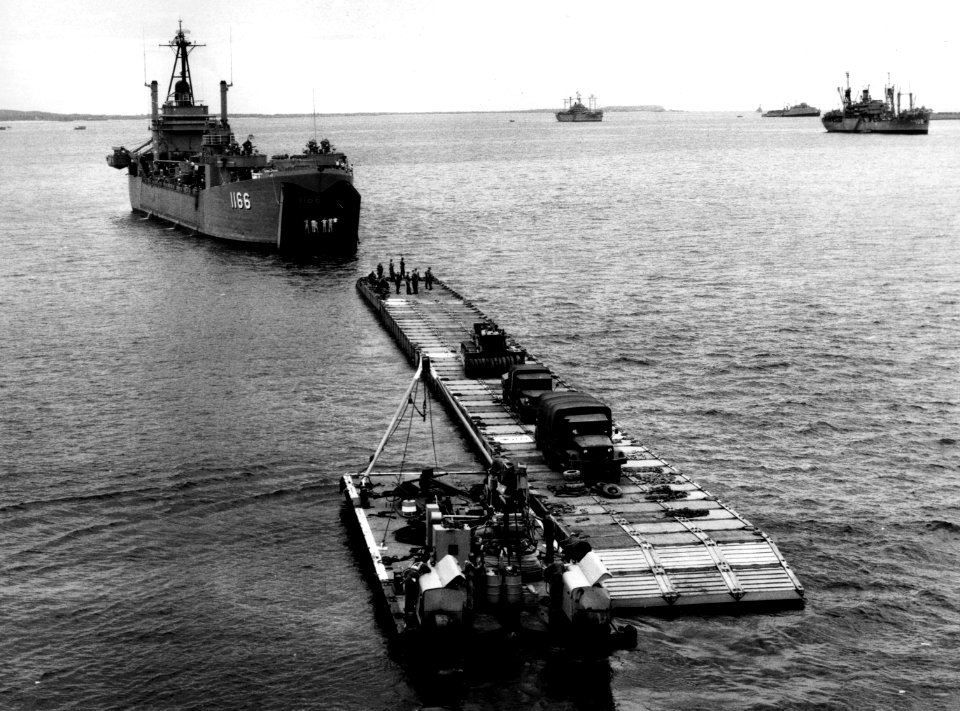 USS Washtenaw County (LST-1166) unloading cargo and vehicles at Chu Lai, Vietnam, in May 1965 (UA 78.02.01)