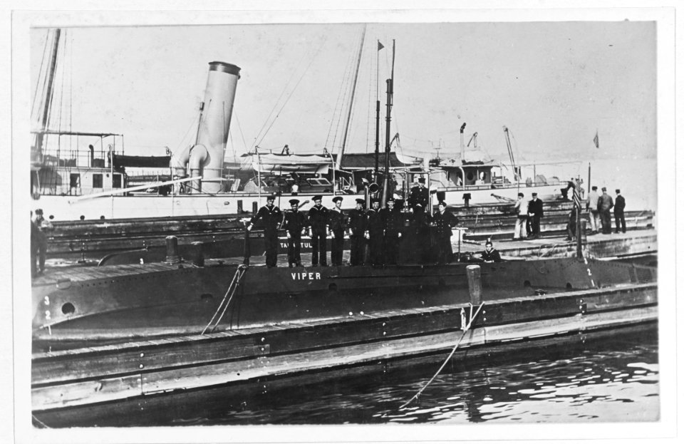 USS Viper (Submarine No. 10) - NH 38