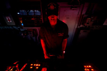 USS Vella Gulf operations 140706-N-KE519-028
