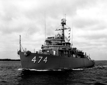 USS Vital (MSO-474) underway in 1966 (L45-296.02.01)