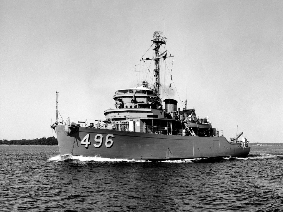 USS Venture (MSO-496) underway in 1966