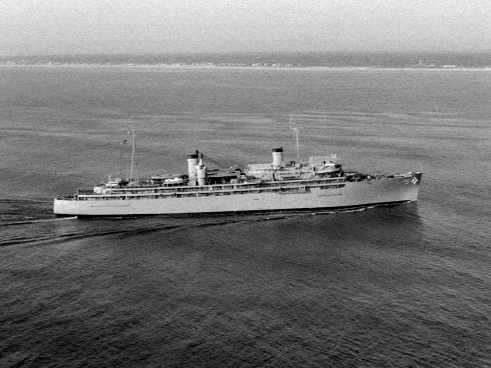 USS Vulcan (AR-5) underway in 1982 photo