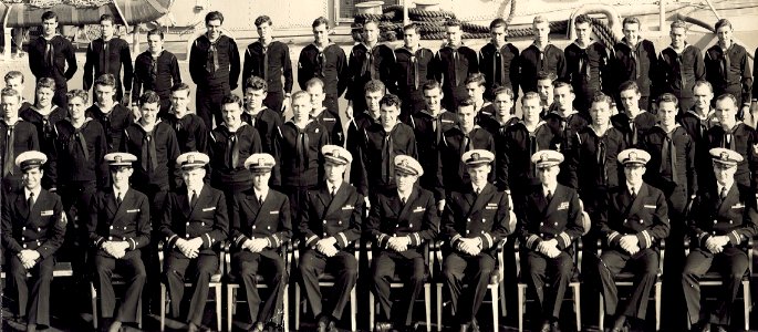 USS Wadleigh DD-689 crew photo from 1945