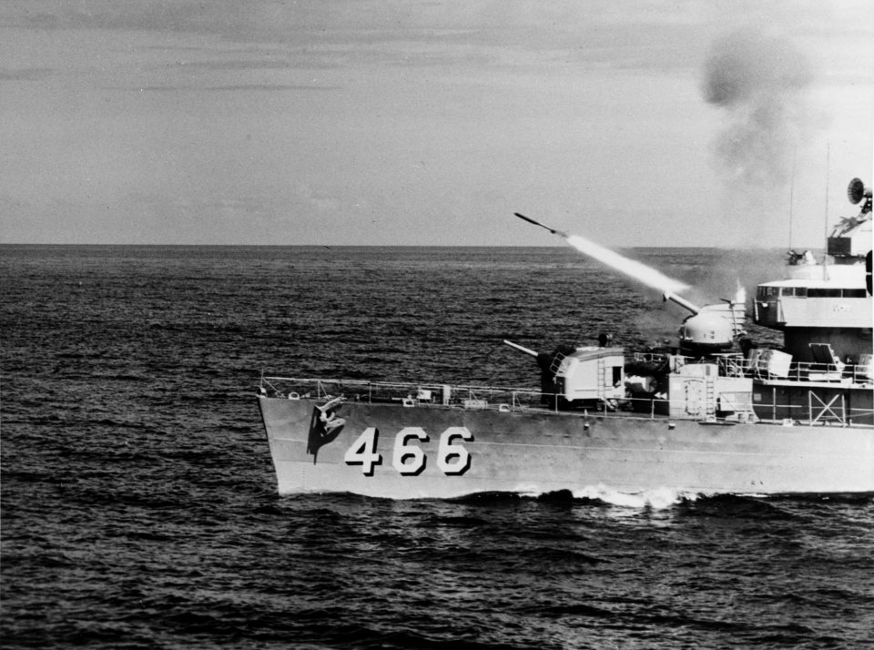 USS Waller (DDE-466) launches a RUR-4 Weapon Alpha, in August 1959 (USN 1043097)