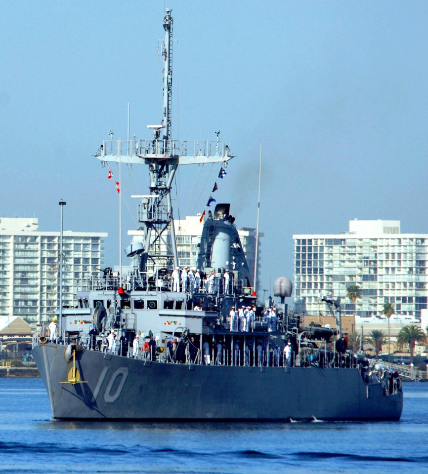 USS Warrior (MCM 10)