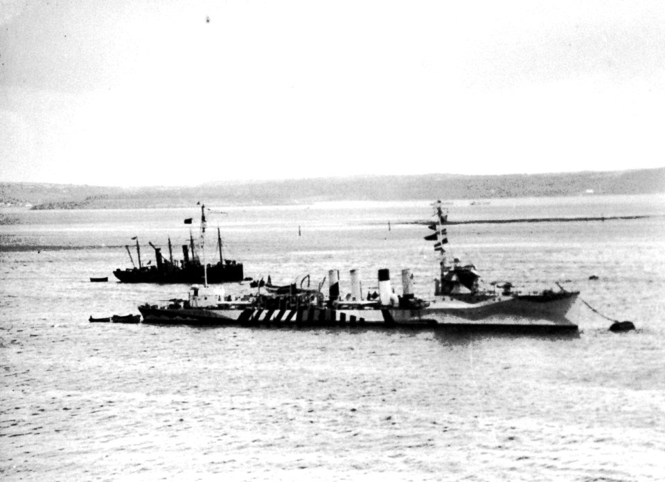 USS Wadsworth (DD-60) anchored at Queenstown, Ireland, WWI (21334052920)
