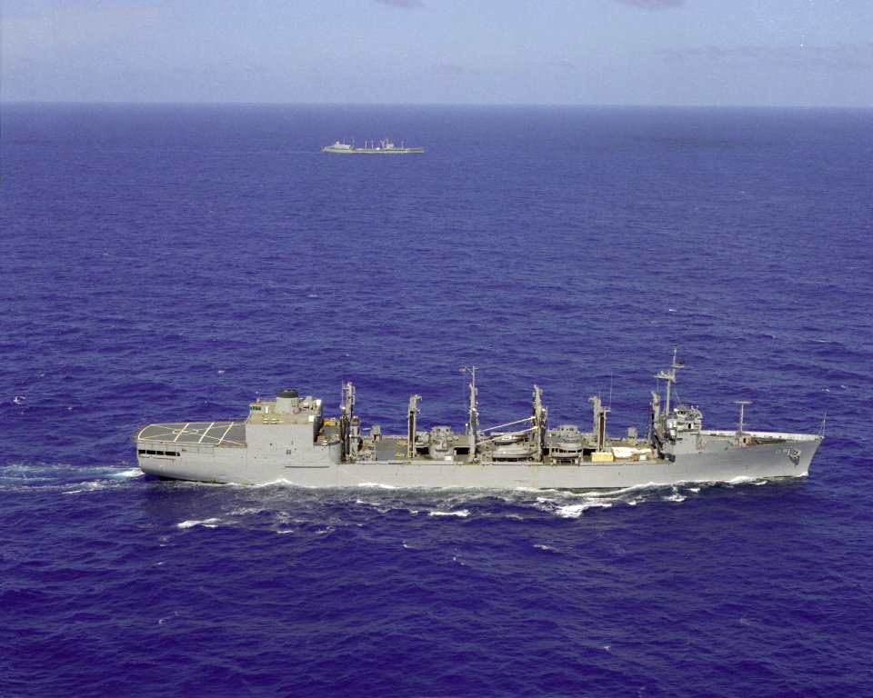 USS Wichita (AOR-1) underway in the Indian Ocean on 3 December 1985 (6419189)