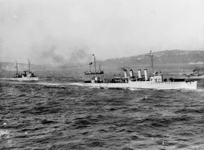 USS Wickes (DD-75) and USS Tarbell (DD-142) underway c1920
