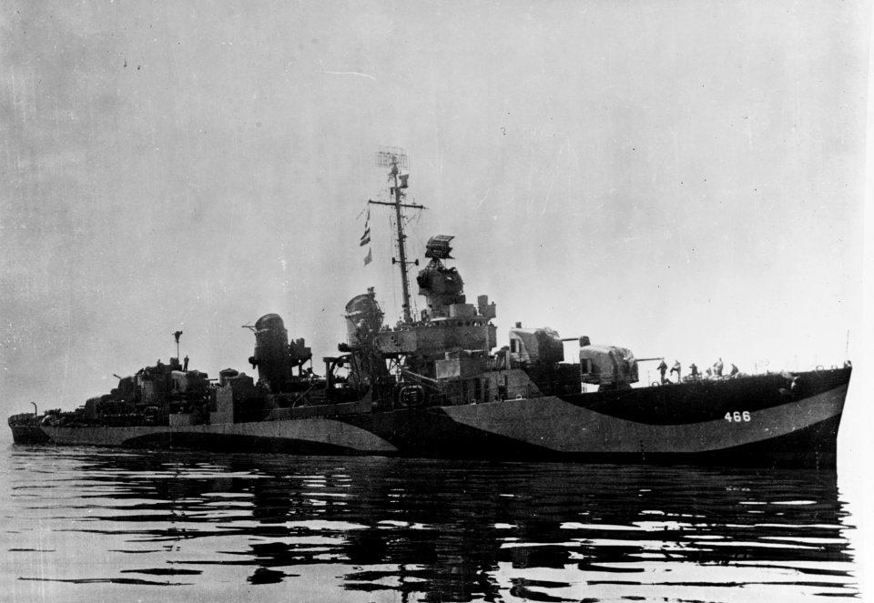 USS Waller (DD-466) off San Francisco, California (USA), on 17 October 1944 (19-N-83725)