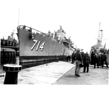 USS William R. Rush (DD-714) at the Boston Naval Shipyard on 10 April 1952 (BOSTS-14719) photo