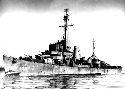 USS Willis (DE-395) underway, circa in 1945