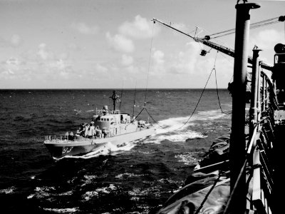 USS Welch (PG-93) refuels from USS Piedmont (AD-17) in the Pacific on 17 September 1970