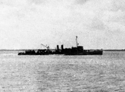 USS William B. Preston (AVD-7) underway during the Japanese carrier air raid on Darwin, Australia, on 19 February 1942 (NH 43658)