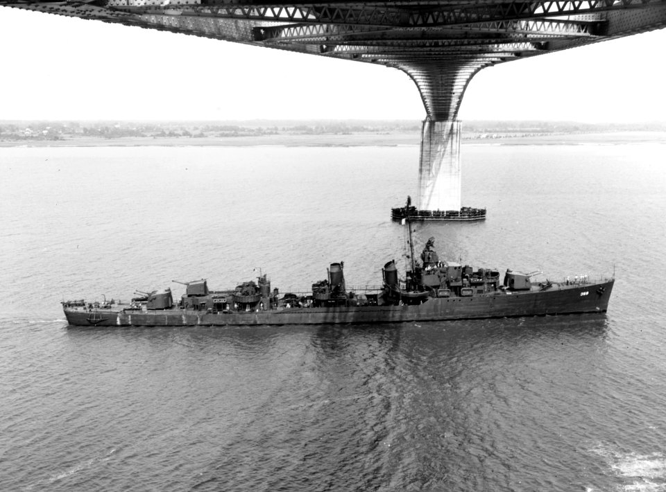 USS Winslow (DD-359) passing under the Cooper River Bridge at Charleston, South Carolina (USA), about August 1945 (19-N-86592)